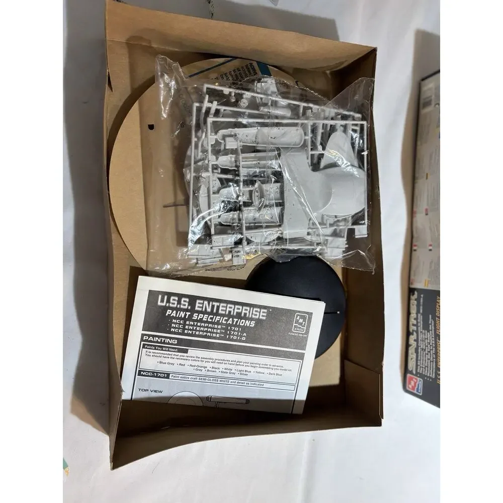Star Trek U.S.S. Enterprise Flight Display Model Kit